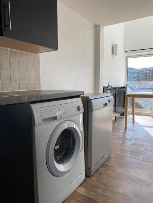 Appartamento 25 Percent Off Monthly 2bed Serviced Business & Family Guests Free Wifi & Netflix Sleeps 4!