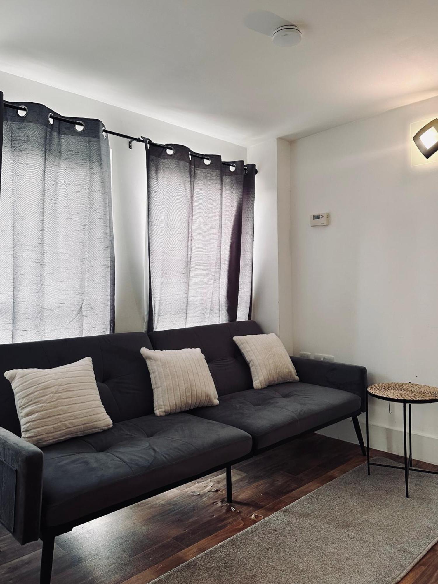 25 Percent Off Monthly 2bed Serviced Business & Family Guests Free Wifi & Netflix Sleeps 4! Londra